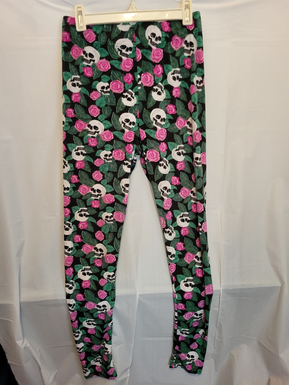 Serra Ultra Plush Skull Black Leggings with Roses